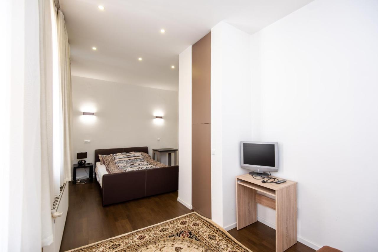 Apartment Dreams *